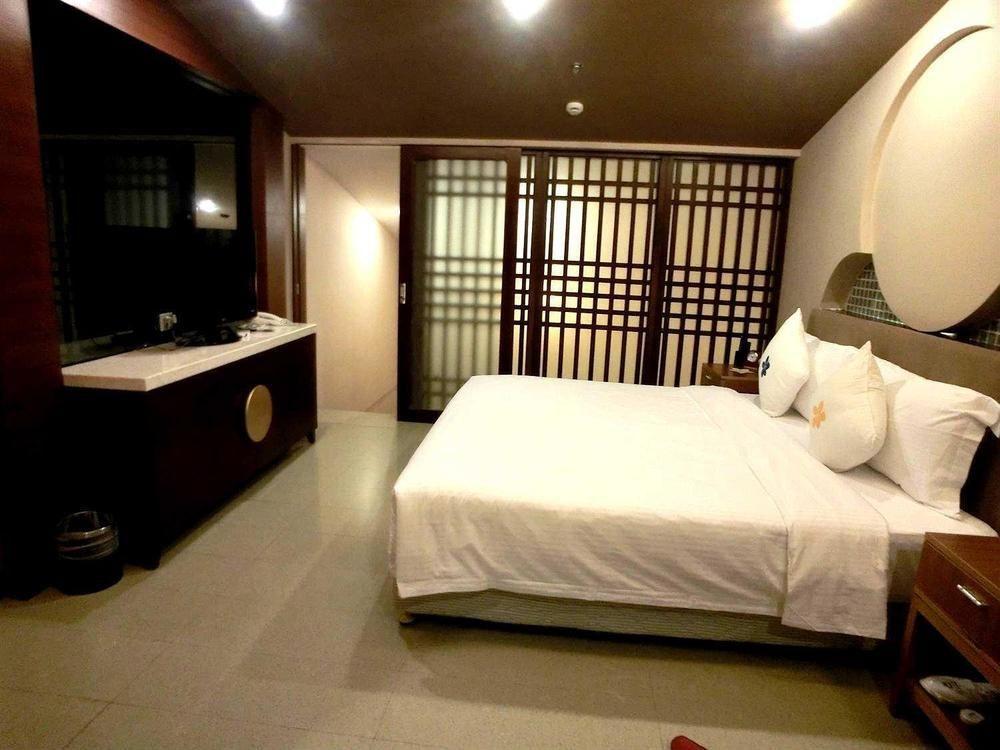 Marina Spa Hotel Sanya Extérieur photo