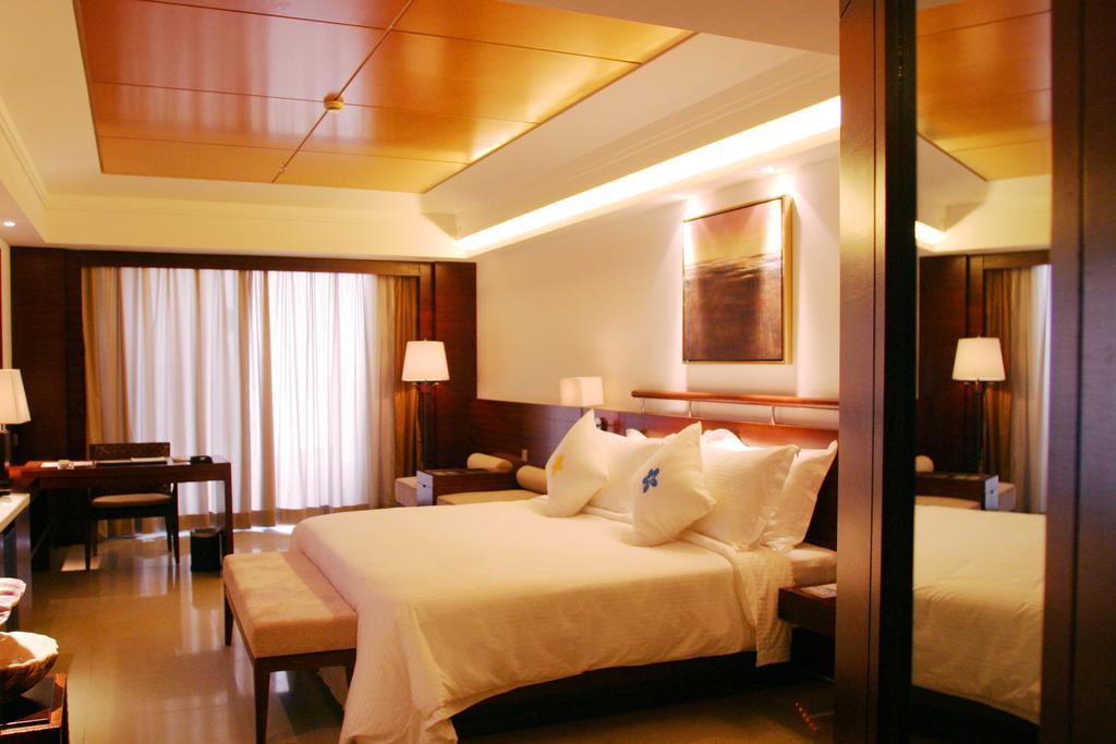 Marina Spa Hotel Sanya Extérieur photo